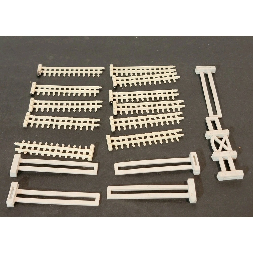 Vintage Ho Scale White Picket Fence Mixed Bachmann 42100 and  Plasticville Marx‎